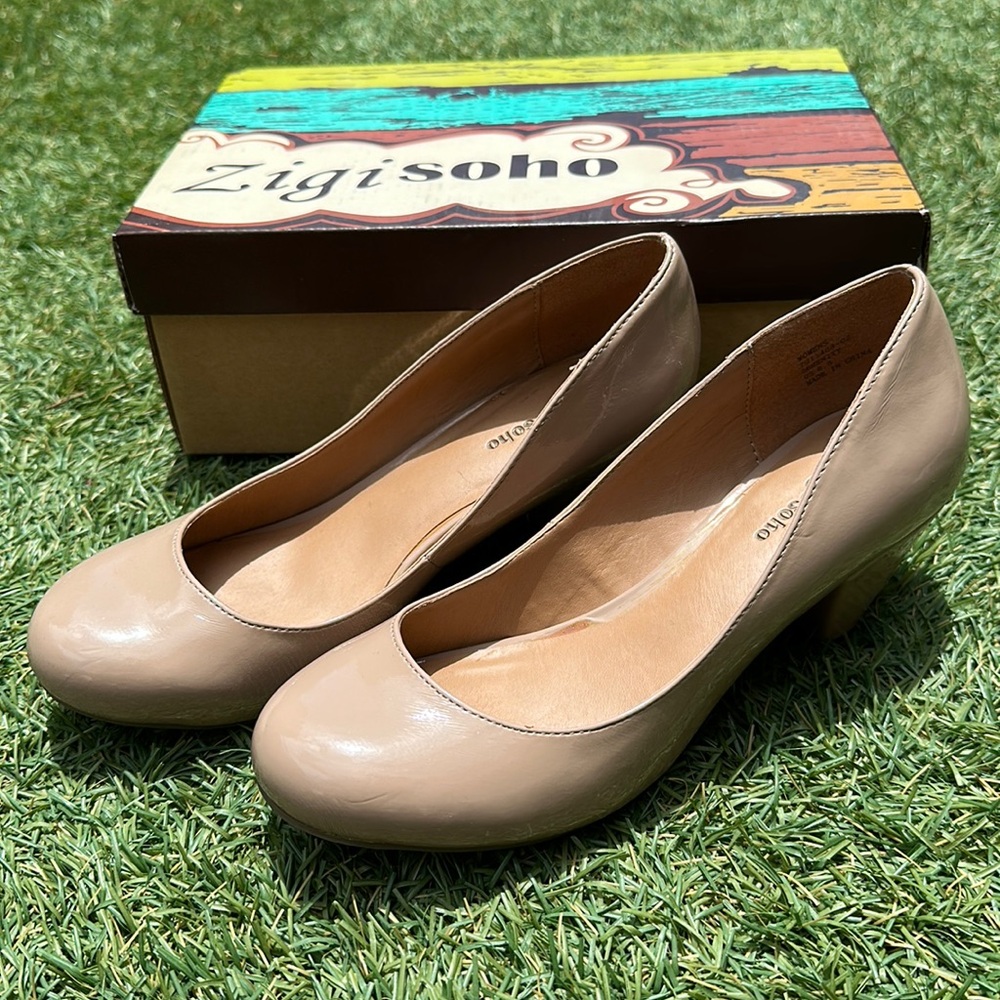Zigi Soho beige heals. Nude color. Size 6 1/2 Medium.